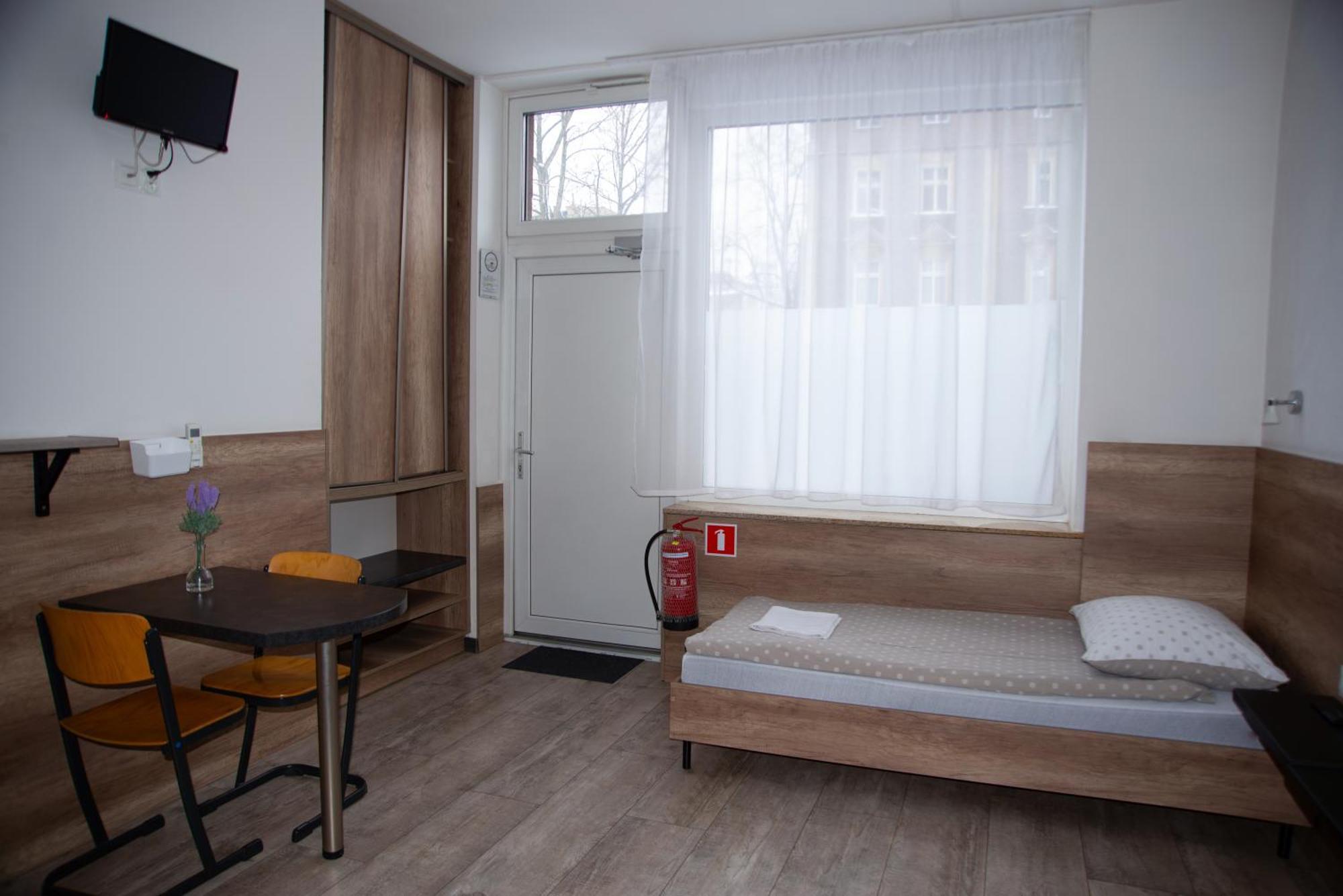 Noclegi "Poza Szlakiem" Walbrzych Bagian luar foto