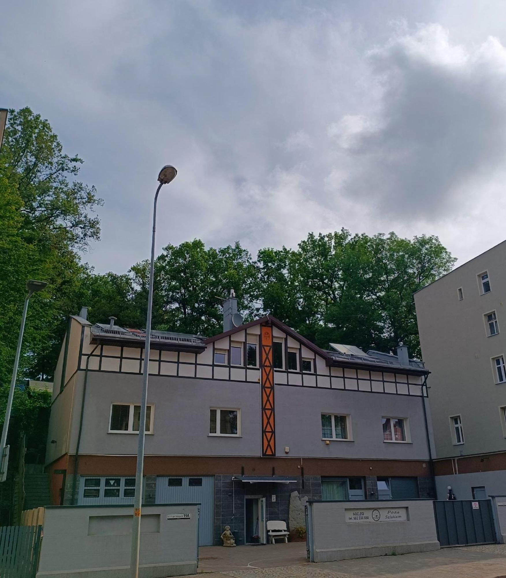 Noclegi "Poza Szlakiem" Walbrzych Bagian luar foto